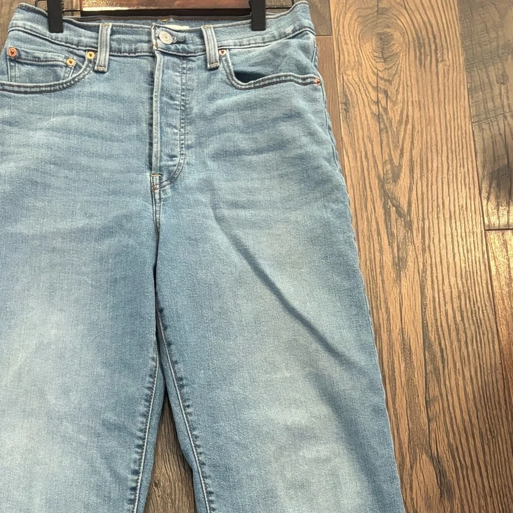 Levi's Ribcage Straight Leg Button Fly High Rise 24W Great Condition! - Picture 4 of 13